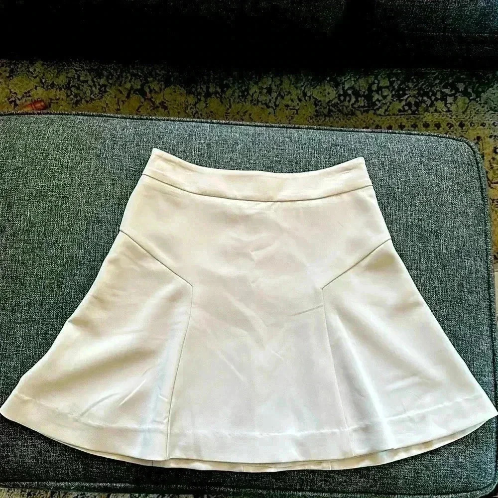 NWT Size 4 cream/beige flowy skirt from Express